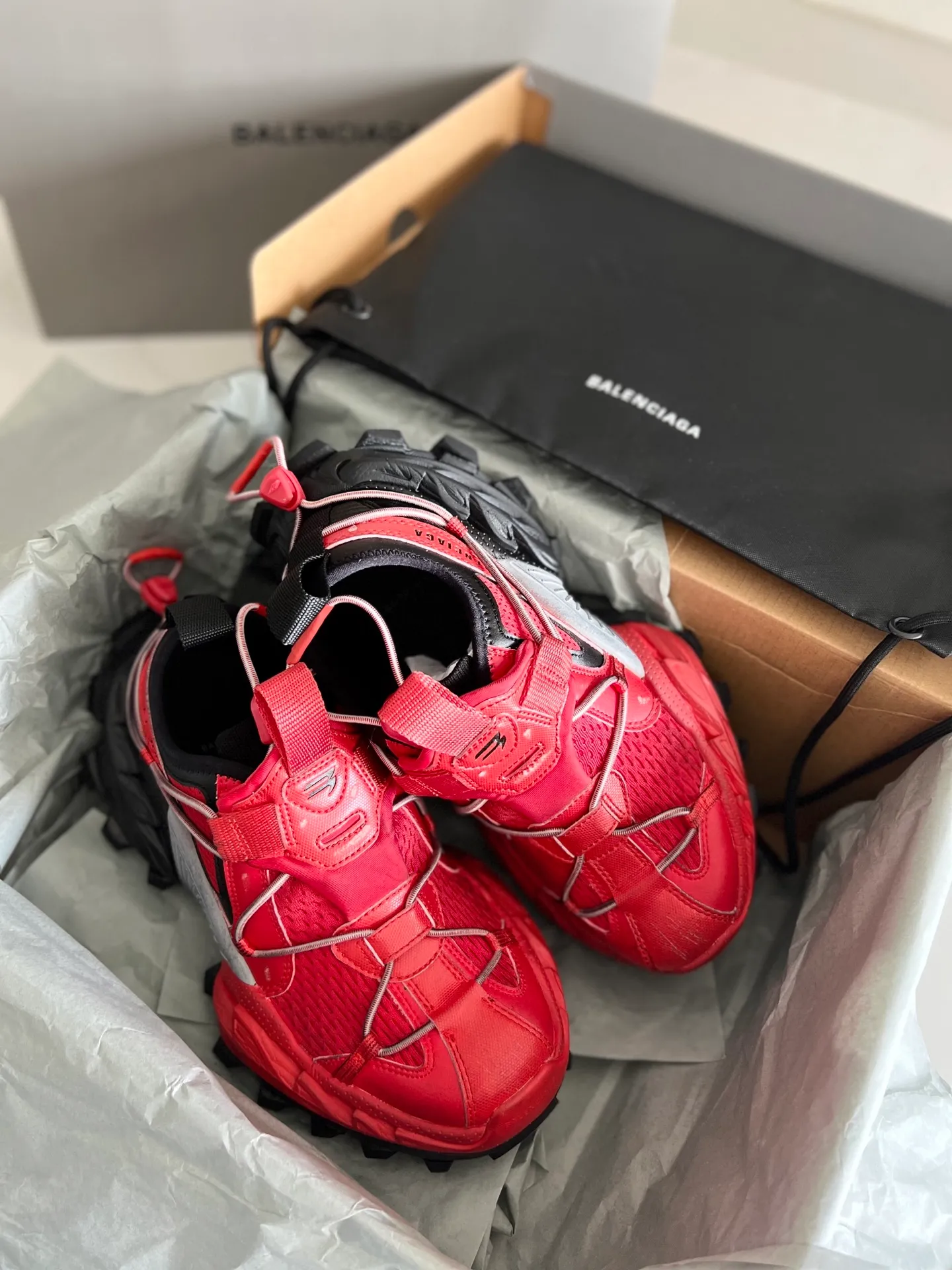 👟👟Ex-factory price 840👟👟 Balenciaga 15th generation 18Xl mountaineering outdoor shoes. Original accessories for men and women, dust bag and shoelaces included. All developed using the original last data from the original files. Original full-length Ev insole embedded. Full elastic band design on the outside. Original bottom combination with non-slip rubber outsole❗French high-end luxury brand - Balenciaga BALENCIAGA Size: 35-46